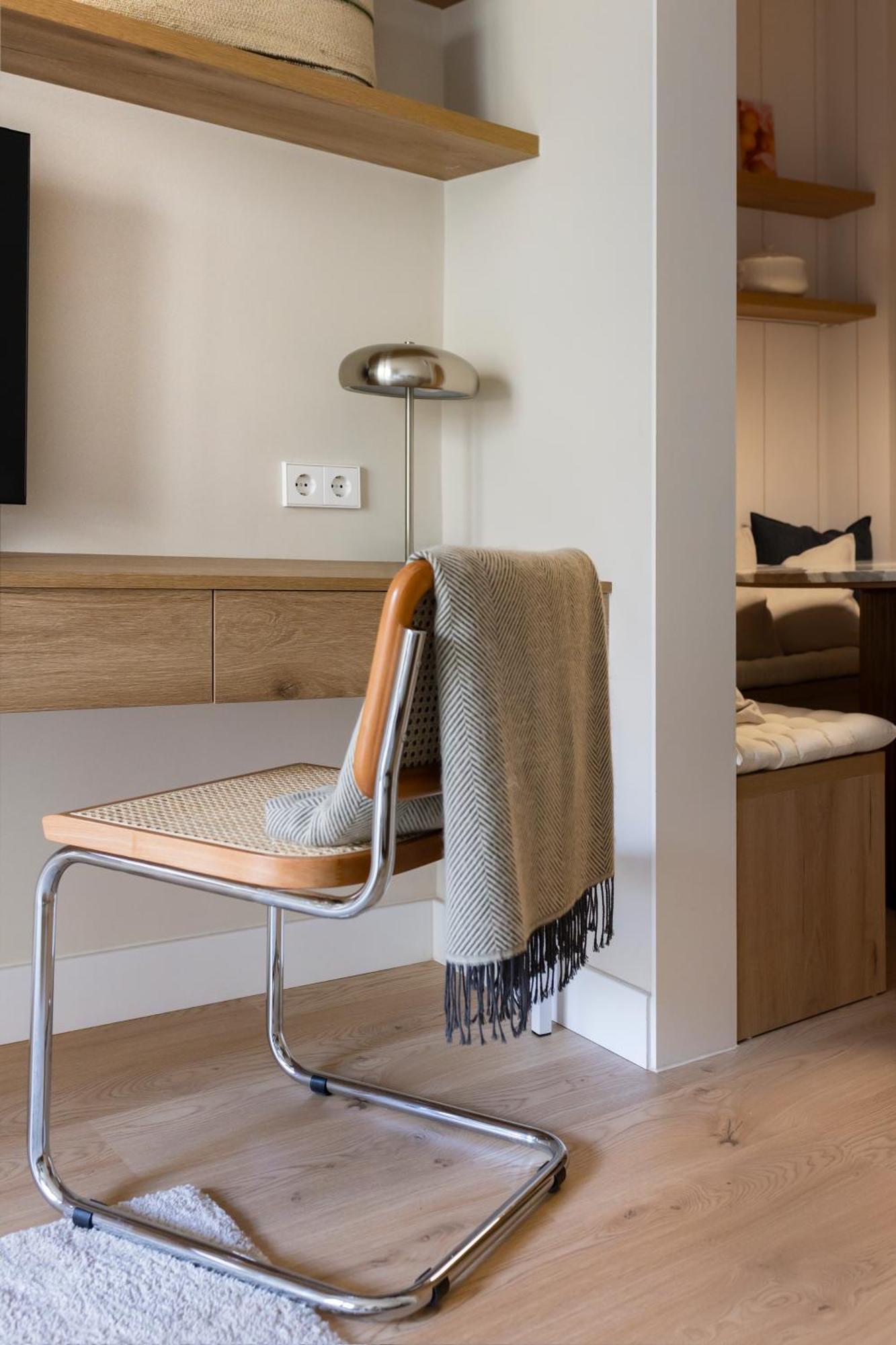Apartment C211